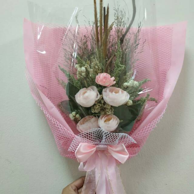Buket bunga wisuda - buket bunga kering - buket bunga mawar