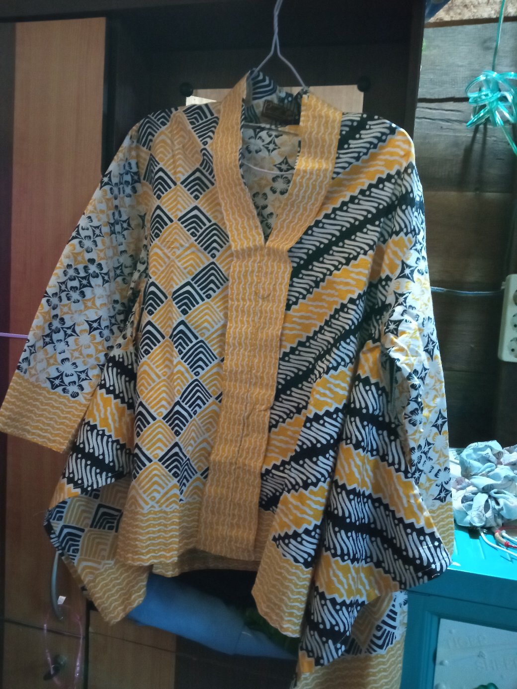 Blus Kartini Waka Esmeralda Baju Atasan Wanita Kantor Kerja