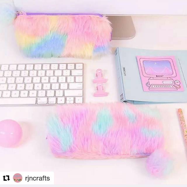 

Tempat Pensil Bulu Unicorn