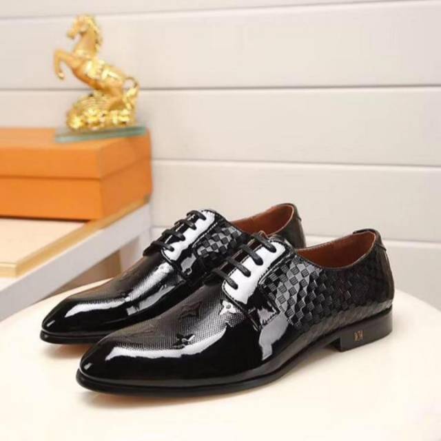 Sepatu Pantofel Formal Pria LV LOUIS VUITTON MONOGRAM EMBOSS KULIT KILAT MIRROR | Shopee Indonesia