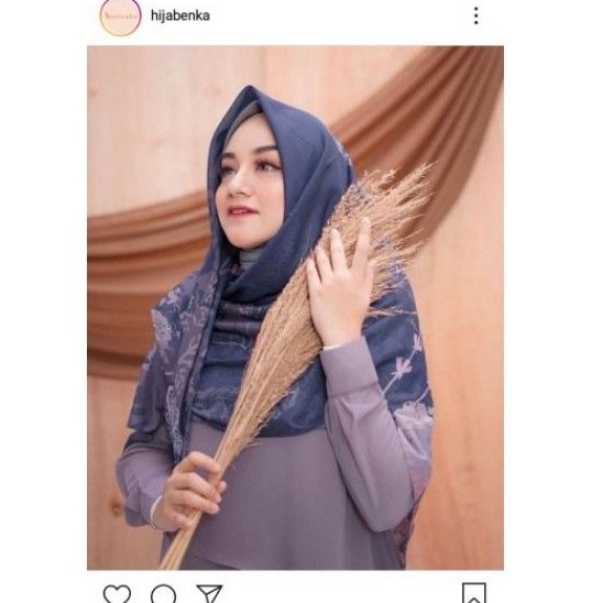 Preloved scarf hijabenka x diario warna navy