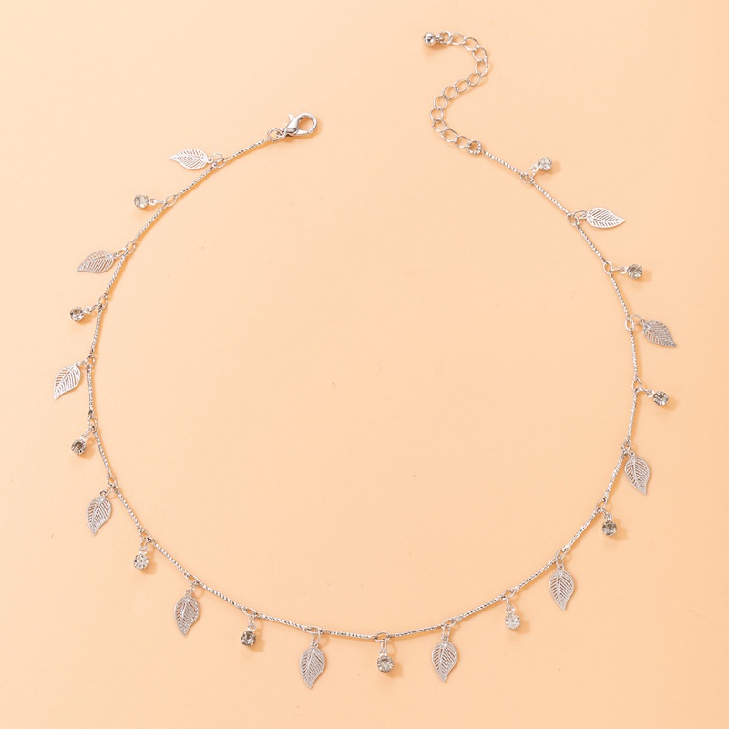Kalung Rantai Klavikula Desain Daun Disk Geometris Bahan Alloy Aksen Berlian