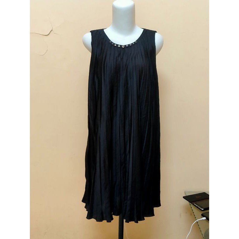dress Lanvin hitam plisket