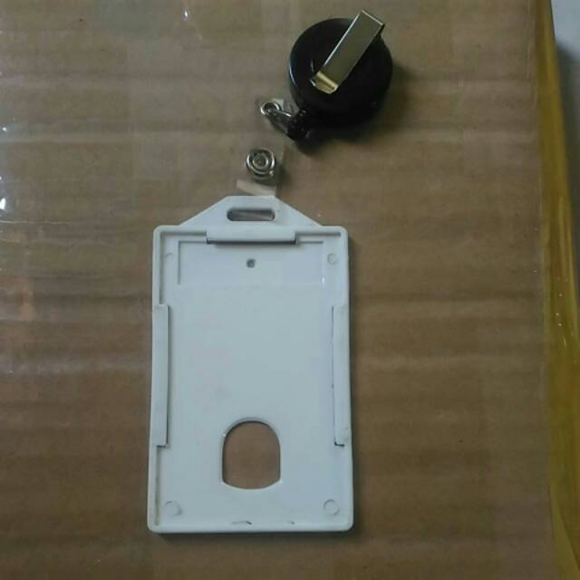 

Name tag kartu putih + pengait