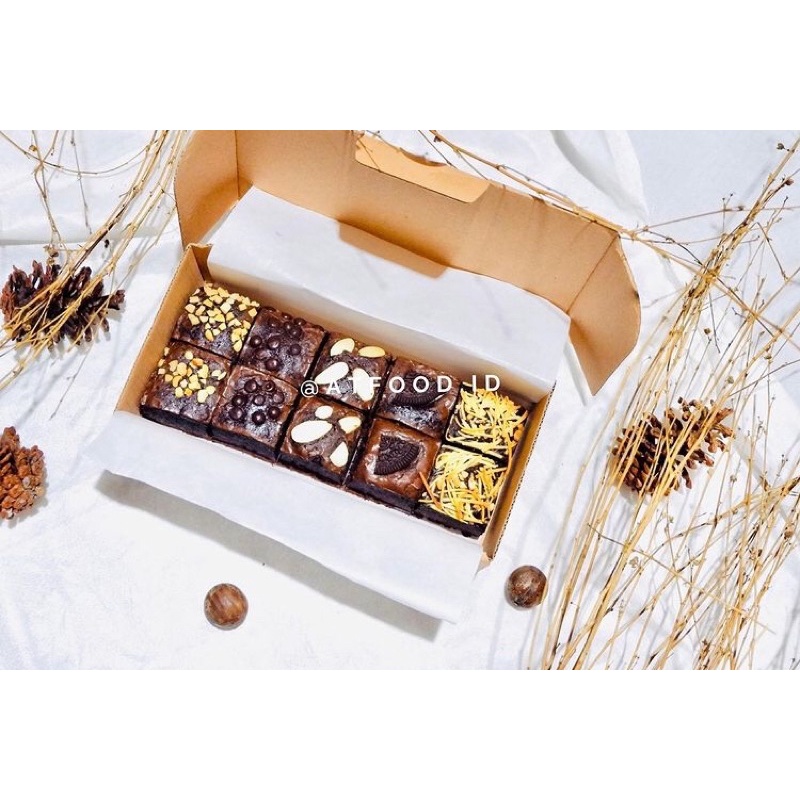 

BROWNIES FUDGY MINI• HAMPERS LEBARAN • HAMPERS FOOD / GIFT BOX MURAH • ENAK • HALAL (20x10 cm) • 10 slice