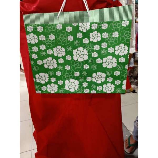 

Paper bag XL motip terlaris dan termurah isi 12pcs