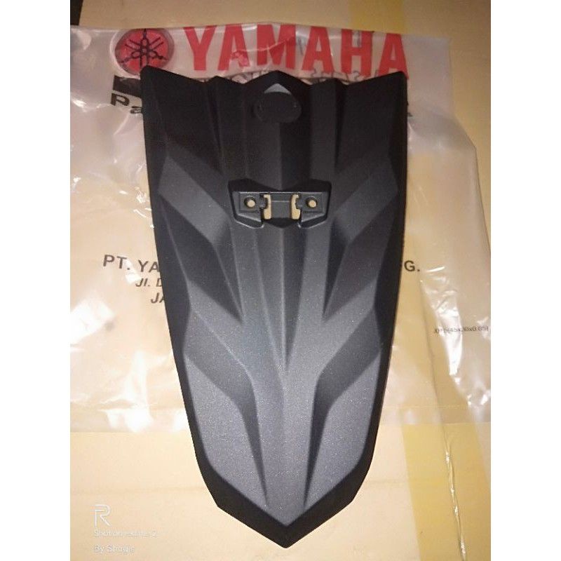 Dasi kecil bagian depan tameng kecil dudukan plat Mio soul gt 125 Blue Core Hitama