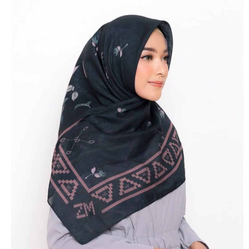 ZM Zaskia Mecca Kayu Aro Black Hijab Segiempat