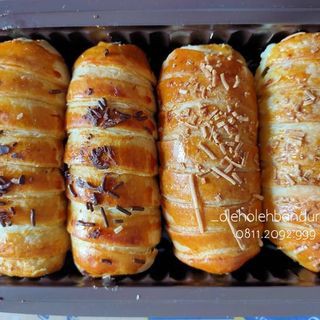 

Bolen Lilit Bread.co - Coklat Keju