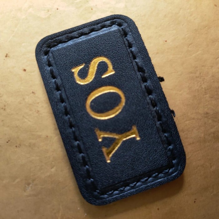 PRIA-TAS-AKSESORIS- PATCH KULIT INISIAL NAMA TAS TUMI + EMBOS -AKSESORIS-TAS-PRIA.