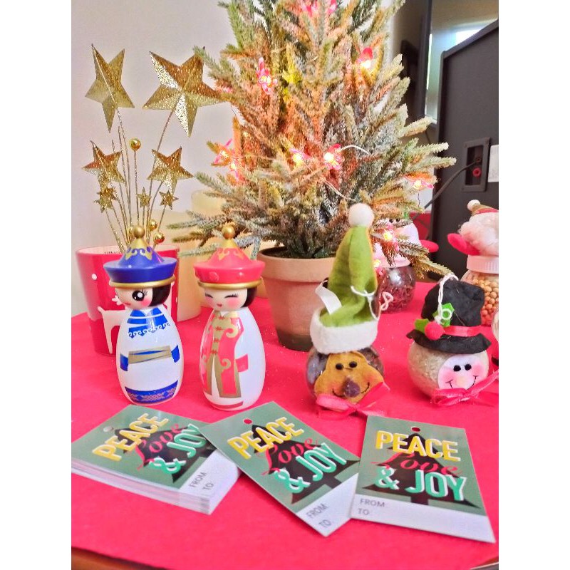 

gift tags Christmas peace love joy