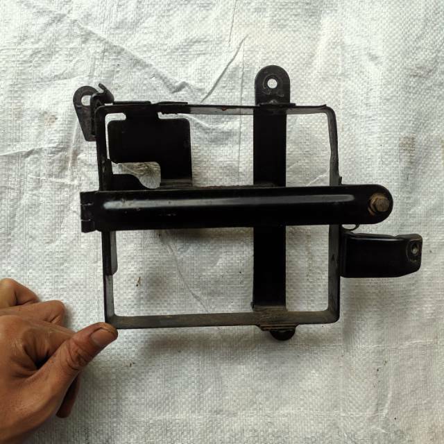 Pangkon Dudukan Tempat Aki Tiger Revo Tiger 2000 original