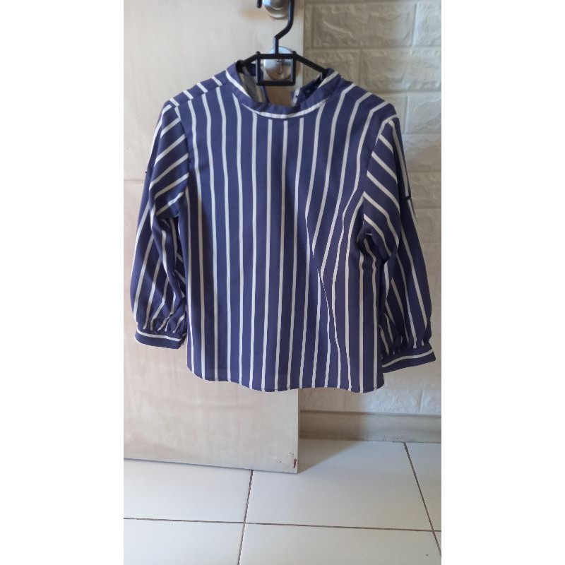 preloved kemeja cewek garis garis brand nyla