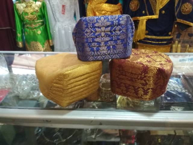Saluak / topi penganten pria padang / minang songket bagus