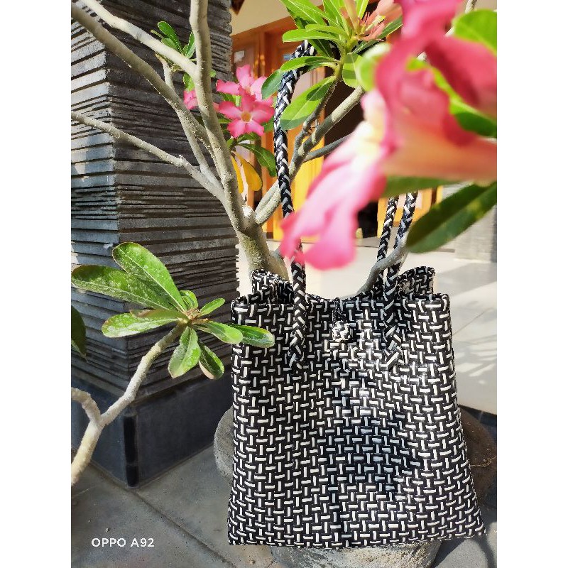 Tas jali / Tas wanita / Tas Anyam / Sling Bag / Dompet / Hitam