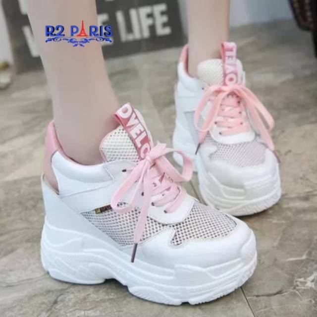 Sepatu sneakers , sepatu korea, sepatu wanita delove pink