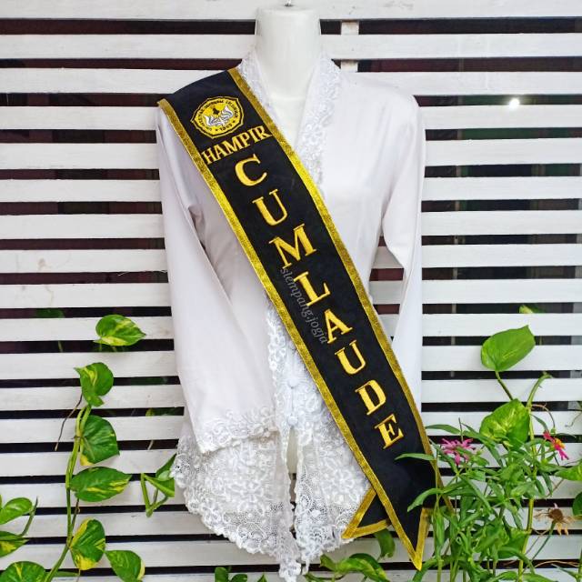 LOGO SELEMPANG WISUDA