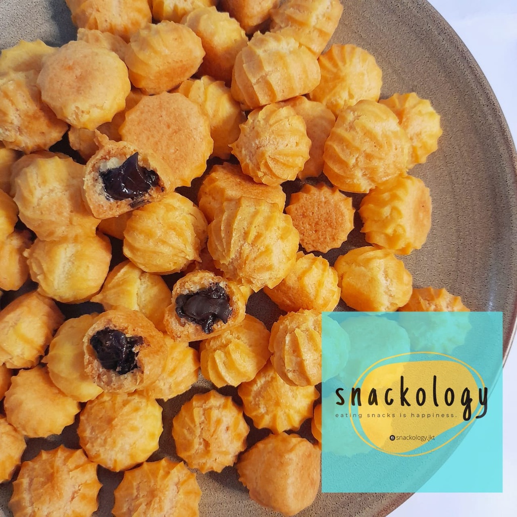 

Kue Soes Mini Kering Isi Coklat | Snackology.jkt