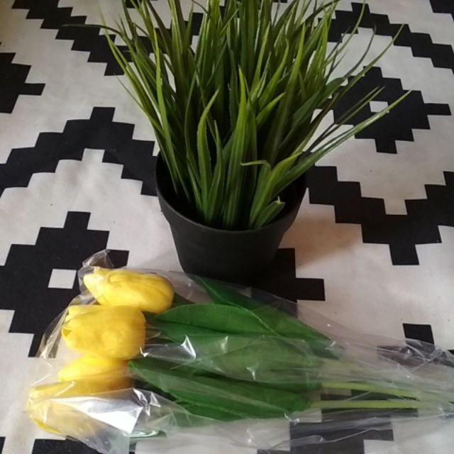 Fejka Tanaman Rumput Tiruan Dalam Pot