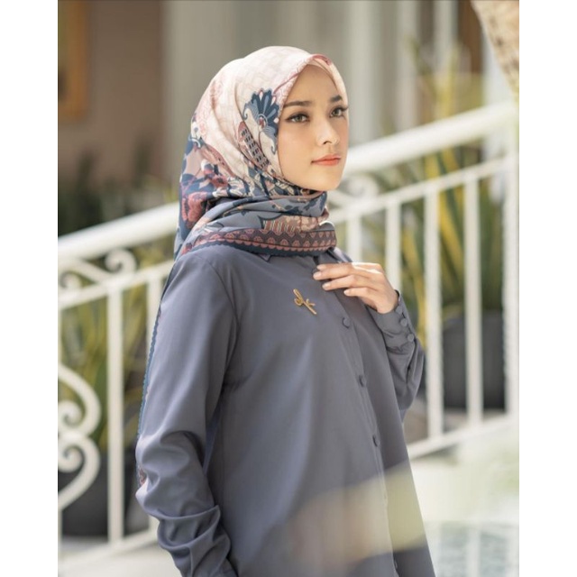 WANA SCARF WEARING KLAMBY