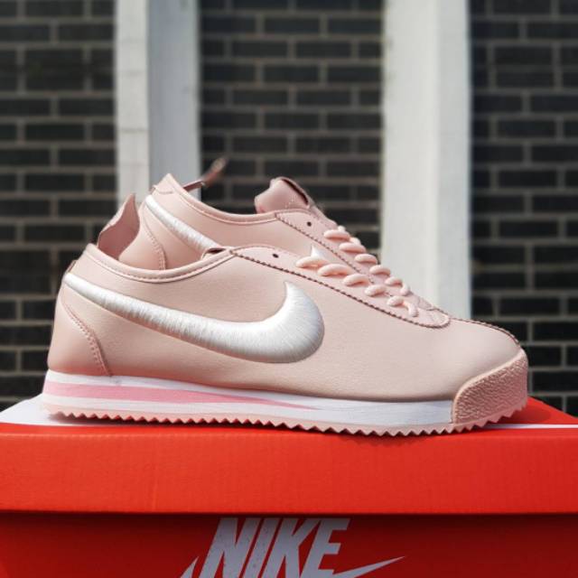 BNWB nike cortez classic WMN'S sl 72 peach pink / sneakers wanita