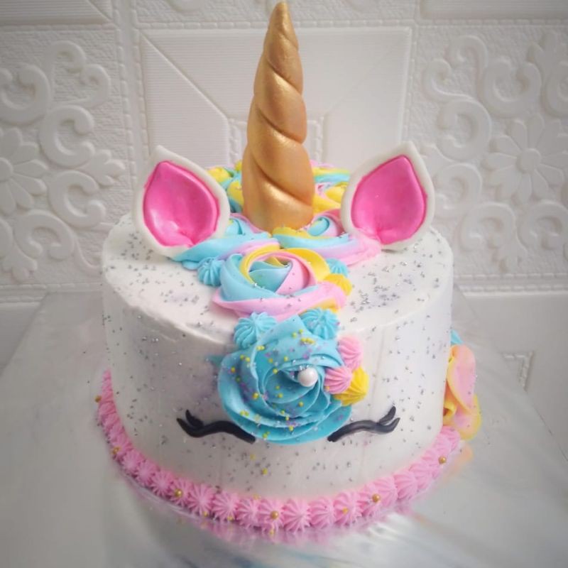 

KUE ULANG TAHUN UNICORN/UNICORN CAKE/UK 18 CM
