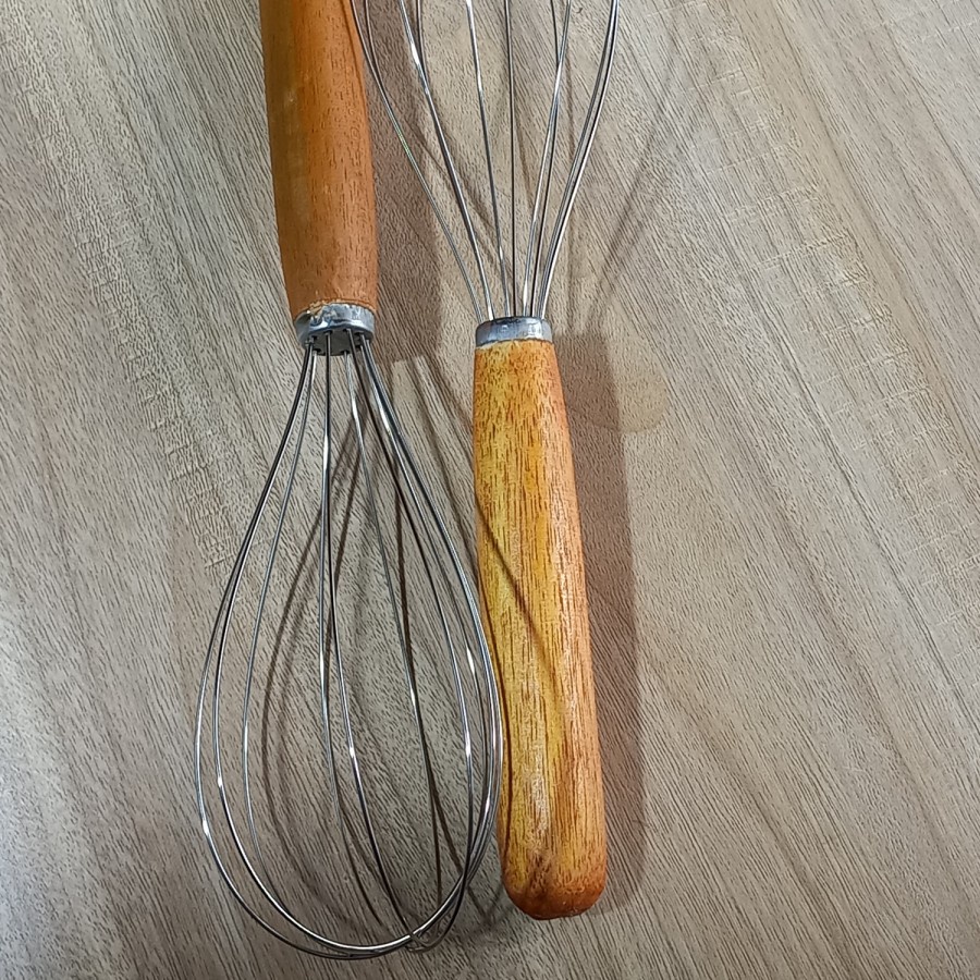 Whisk Kocokan Telur Pengaduk Adonan Gagang Kayu
