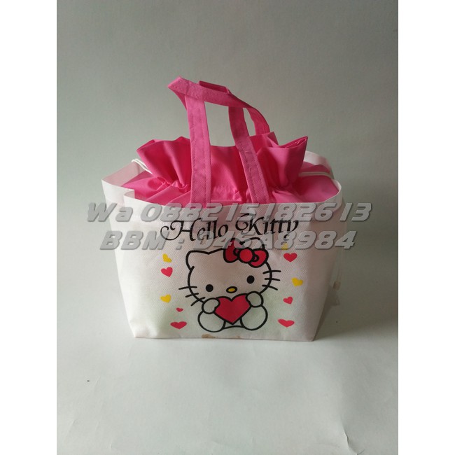 

Tas Ulang Tahun Anak Kartun HELLO KITTY PUTIH| Tas Serut Box Nasi Ukuran 20x20cm