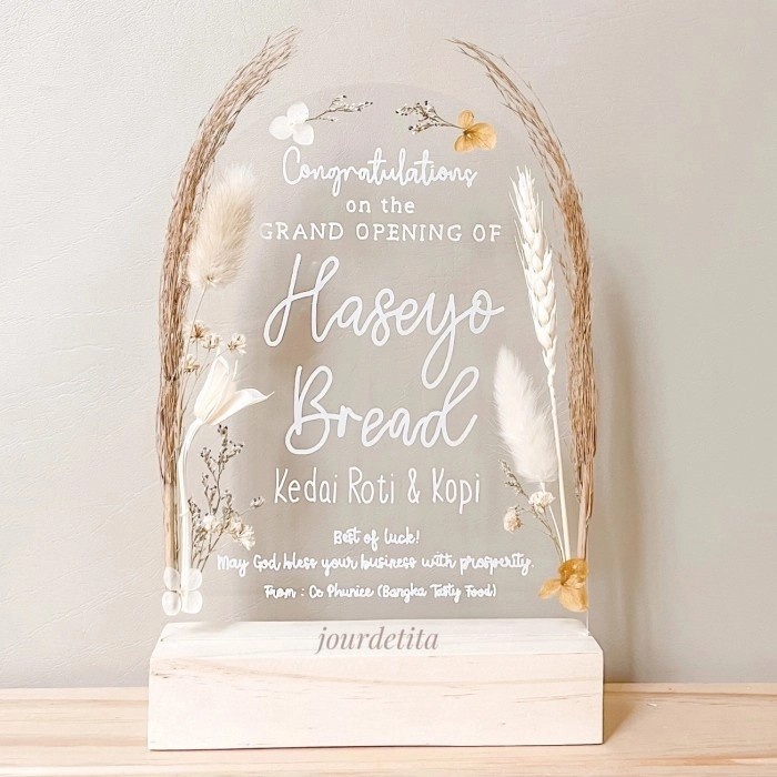Arch acrylic dried flower foto kado special wisuda anniv ultah wedding - Text saja, Tanpa bunga HW