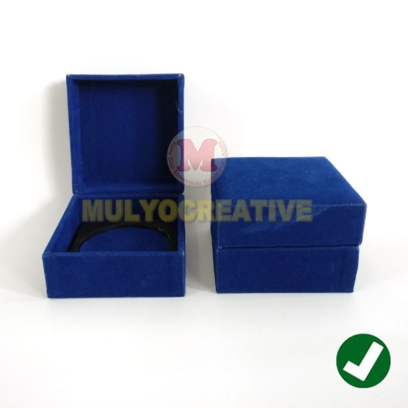 

Box Medali Perhiasan Kotak Medali Penghargaan Box Medali Murah Warna Biru