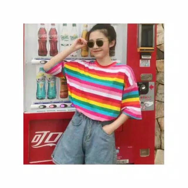 Fourfashion KAOS BAHAN TEBAL  T-SHIRT O-NECK MOTIF GARIS PELANGI SWEET RAINBOW