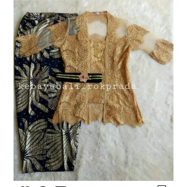 Set kebaya modifikasi