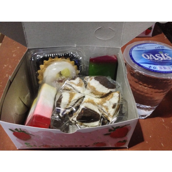 

Snack box untuk meeting, hajatan kue basah kue tradisional