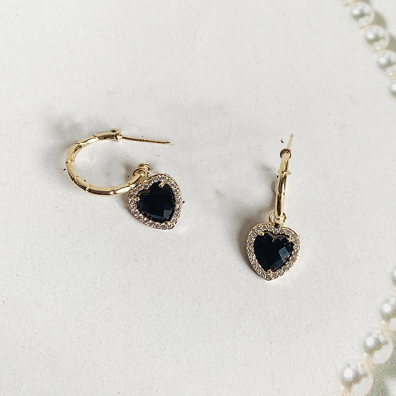 Anting Bentuk Hati Warna Hitam Gaya Vintage Untuk Aksesoris