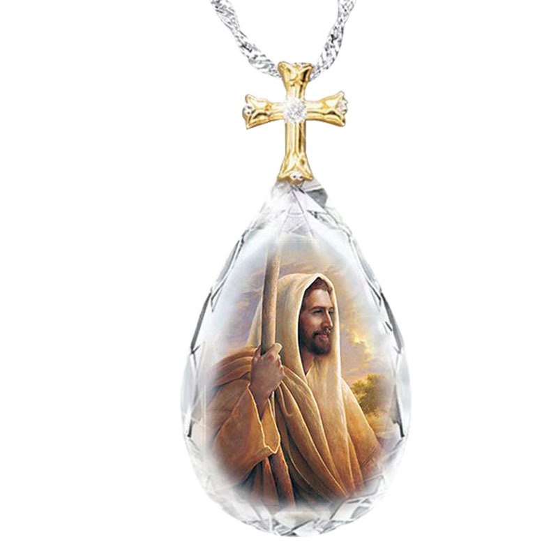 Kalung Liontin Salib Yesus Bahan Alloy Warna Emas Aksen Kristal Gaya Retro Untuk Wanita