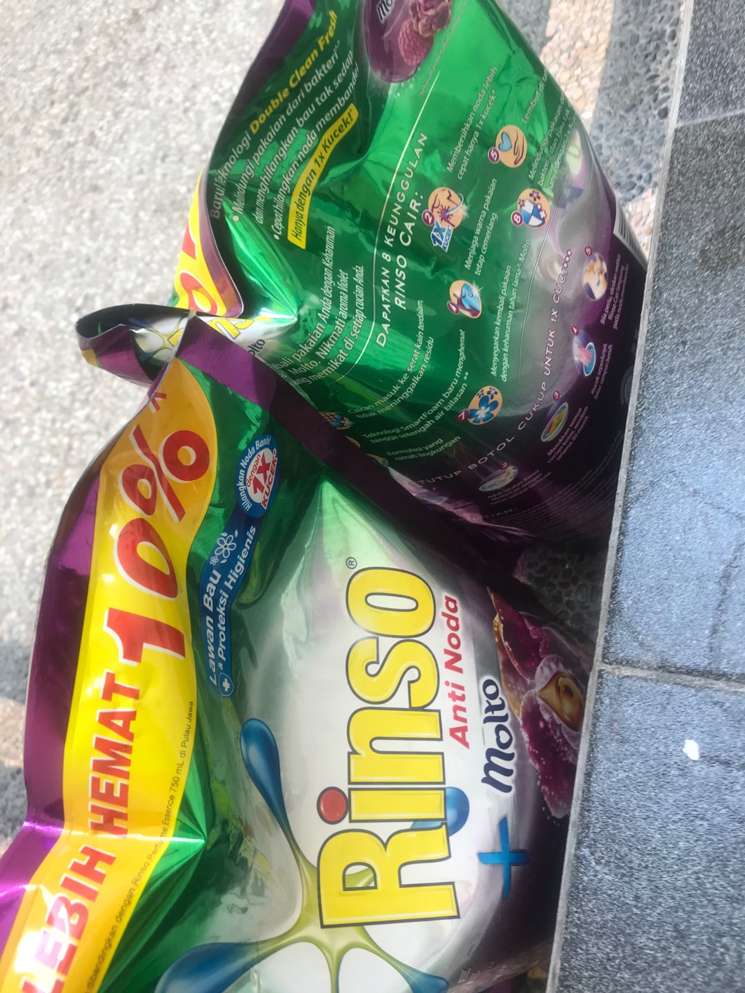 Rinso + Molto Parfume Essence 1.5l Detergen Cair 1.5l