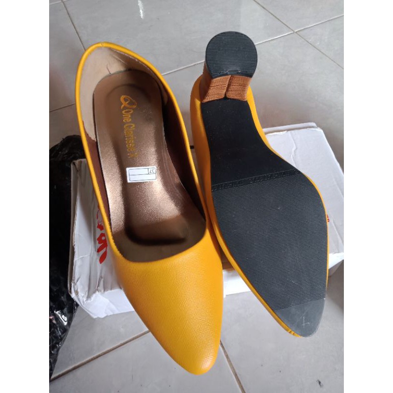 sepatu by one clarrise produk lokal