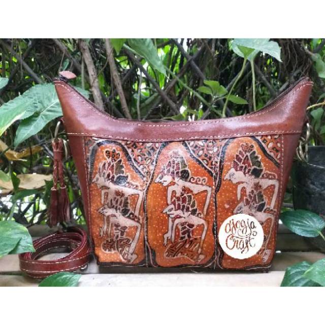 Tas Kulit Hobo Lukis Wayang