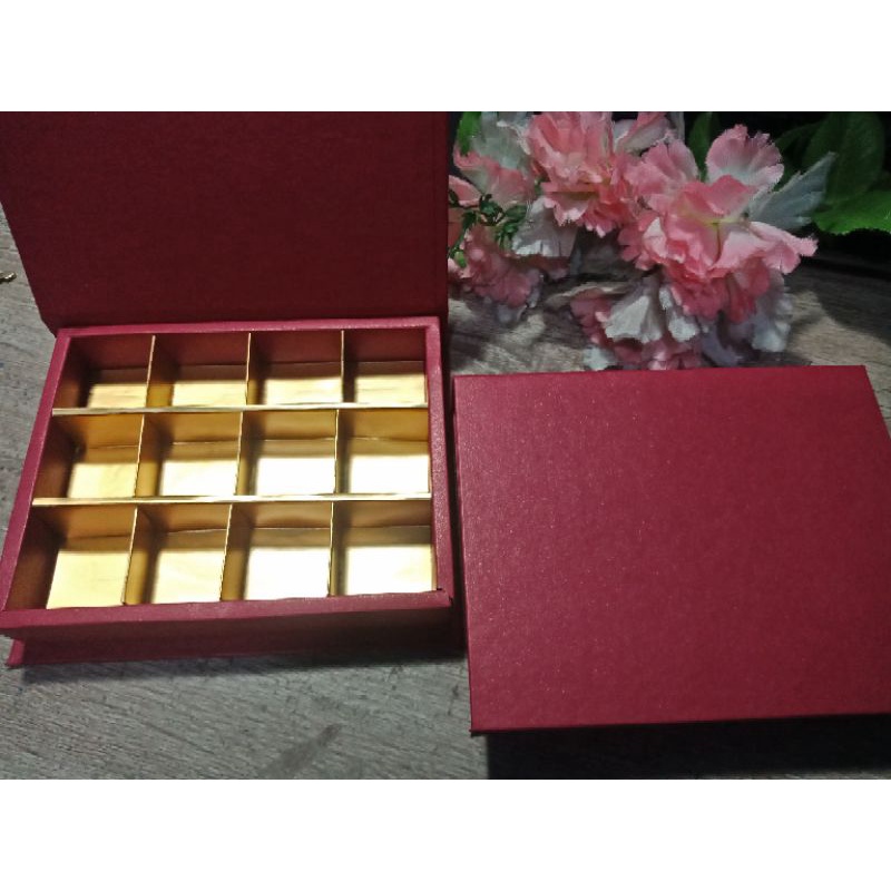 

Box Chocolate praline hard cover sekat 12/kotak gift coklat praline