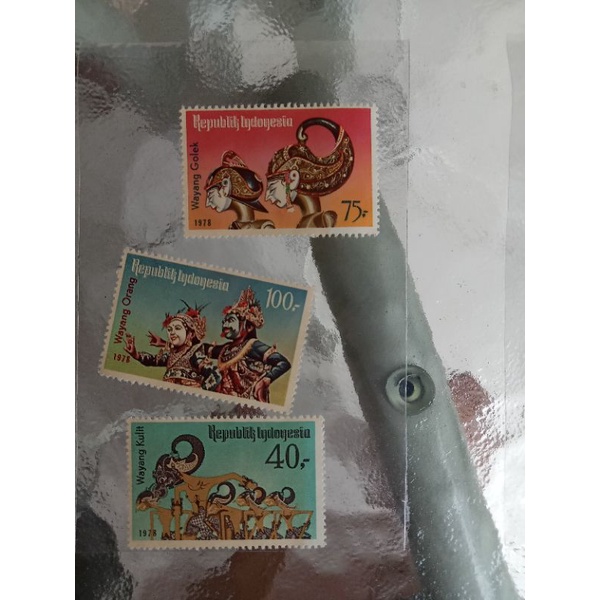 

prangko Indonesia seri wayang