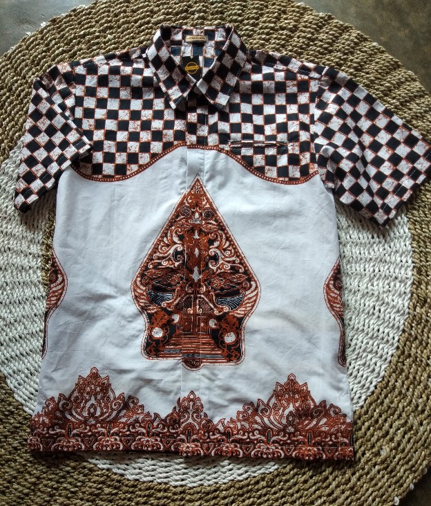 Kain Batik Solo Motif Gunungan Wayang Catur Warna Coklat Putih