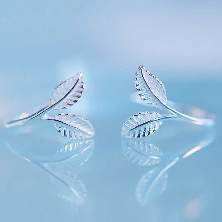 Anting Klip on Bentuk Daun Untuk Wanita Korea simple Sehari-Hari Aksesoris Telinga