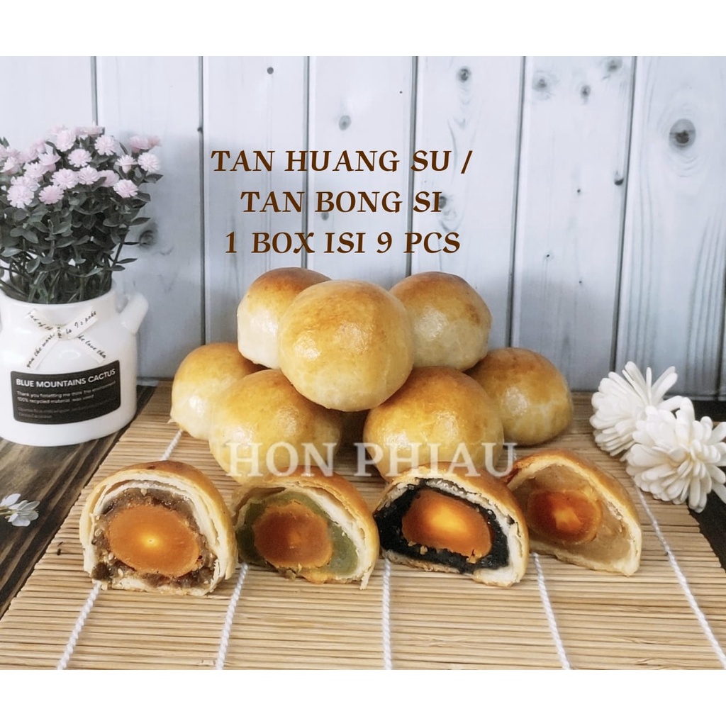 

KUE BULAN/MOON CAKE/TIONG CIU PIA TAN HUANG SU (ISI TELUR ASIN) MERK HON PHIAU