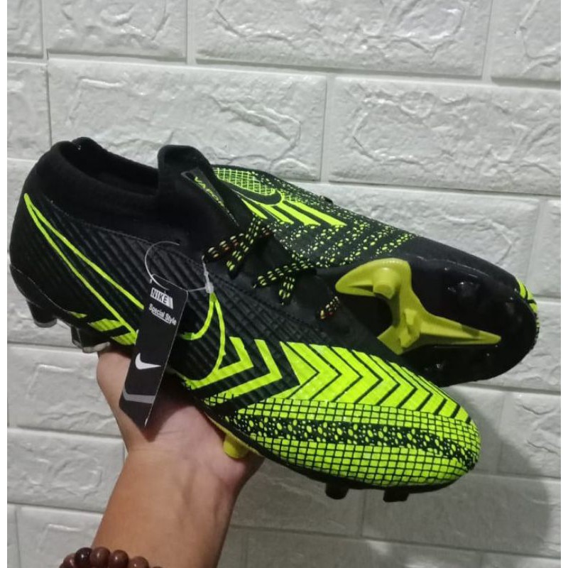 Sepatu bola nike import/sepatu futsal nike
