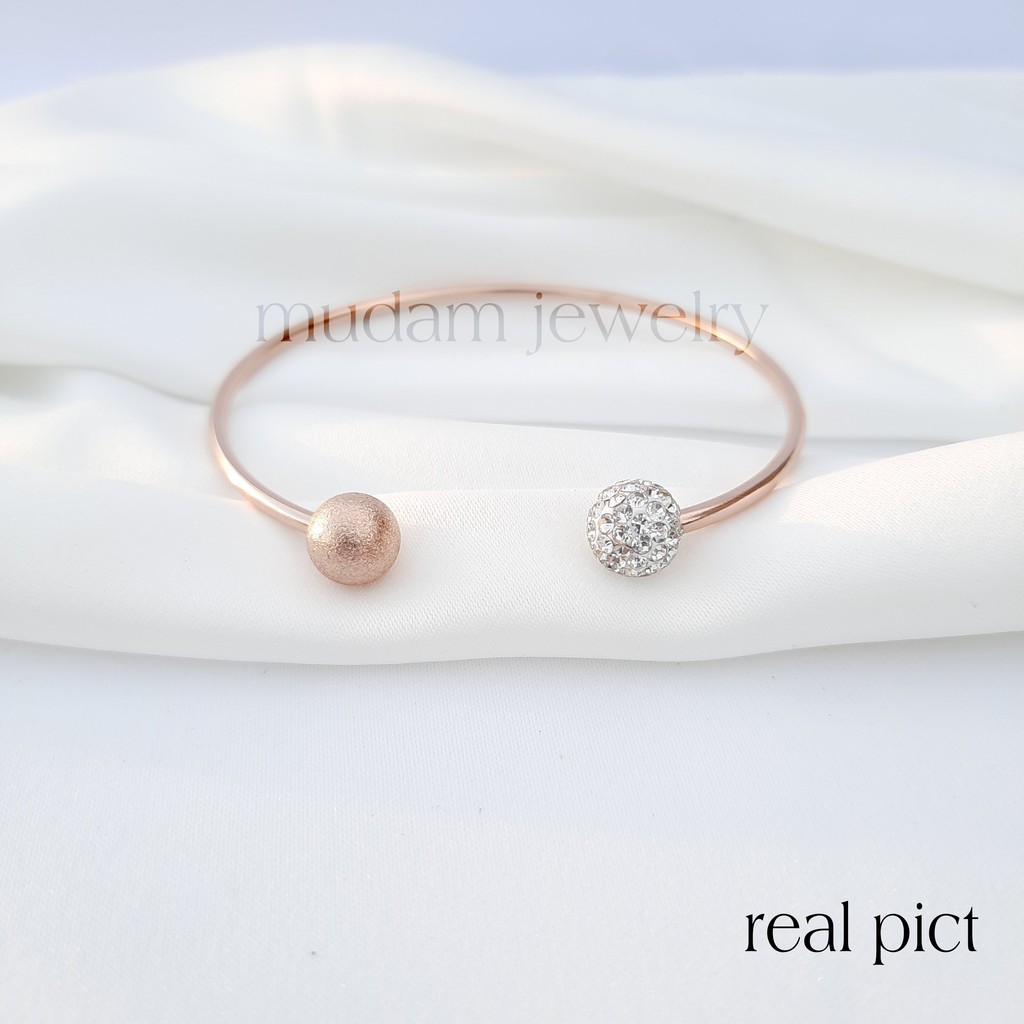 Gelang Titanium Lentur Dengan Two Balls Dengan Kristal Artifisial