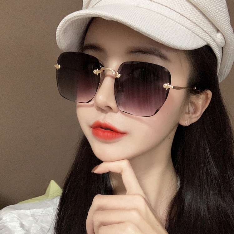 (YUZHU) Tersedia COD Kacamata Hitam Korean Gaya Square Frame Kacamata Wanita Anti UV400 Sunglasses