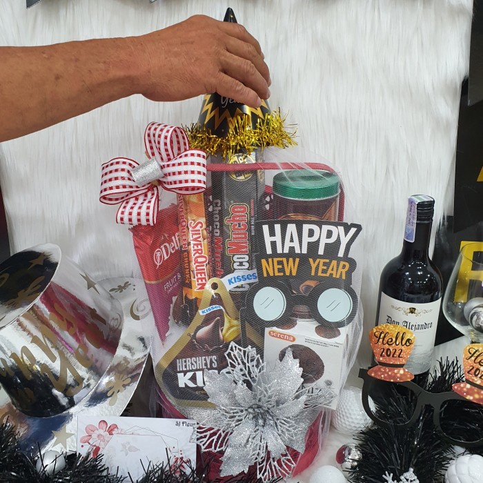 

Paket hampers tahun baru happy new year parcel kue kering hadiah 17