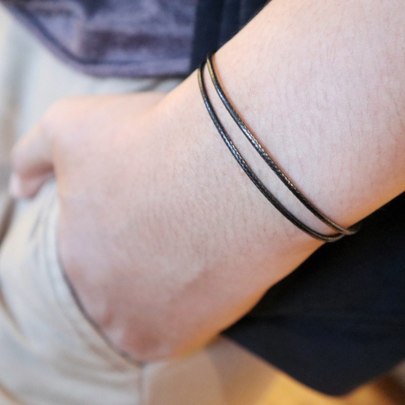 Gelang Polos Hitam Pria Dan Wanita Tali Kulit Sintetis Cocok Sebagai Gelang Couple