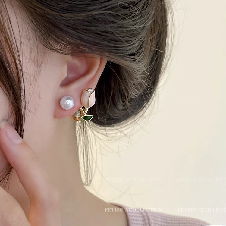 Anting Stud Bentuk Bunga Tulip Aksen Mutiara Warna Pink Gaya Korea Untuk Wanita