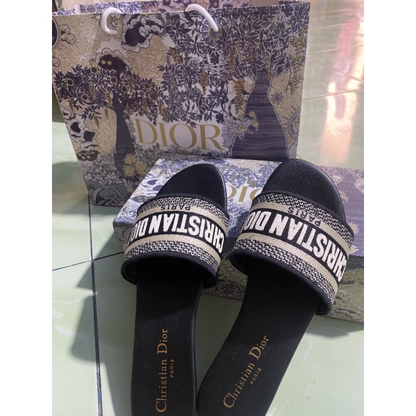 Sendal dior